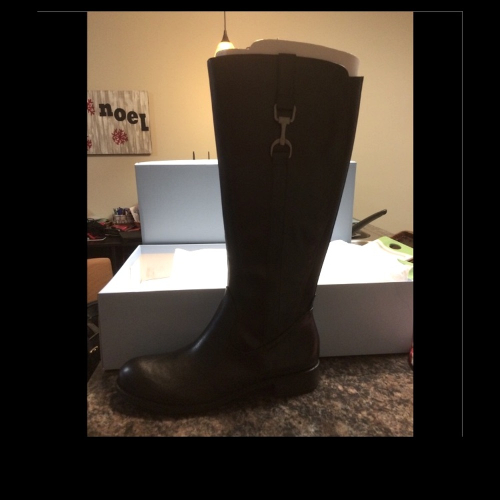 Brand new never worn Life stride boots